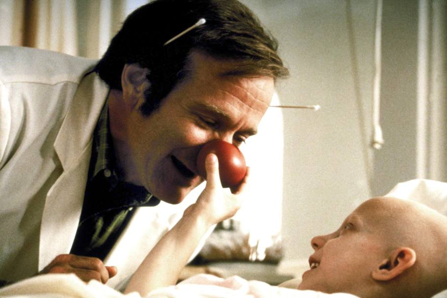 Robin Williams nel film &#39;Patch Adams&#39; del 1998